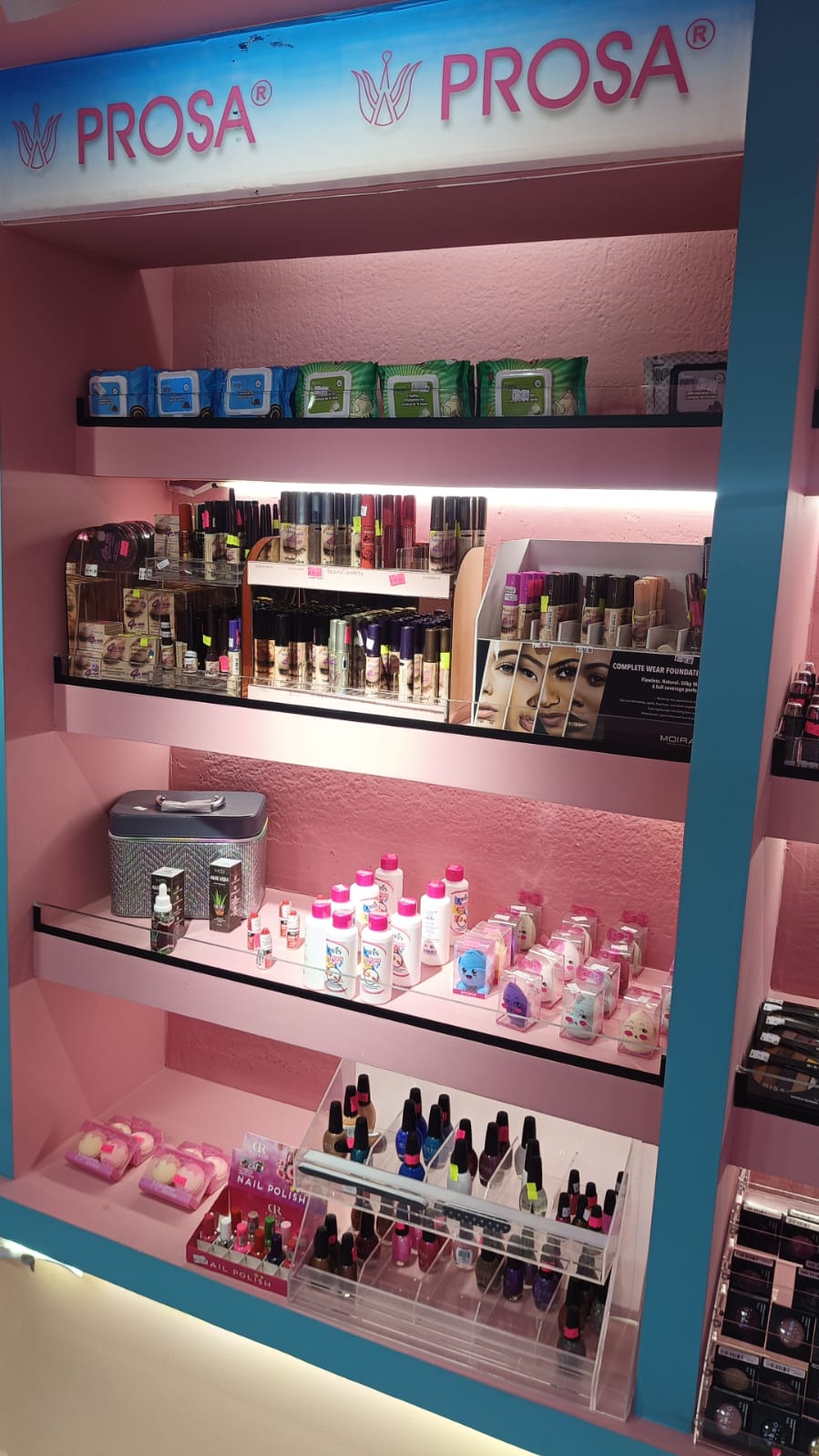 Colección de cosméticos modernos y productos de belleza